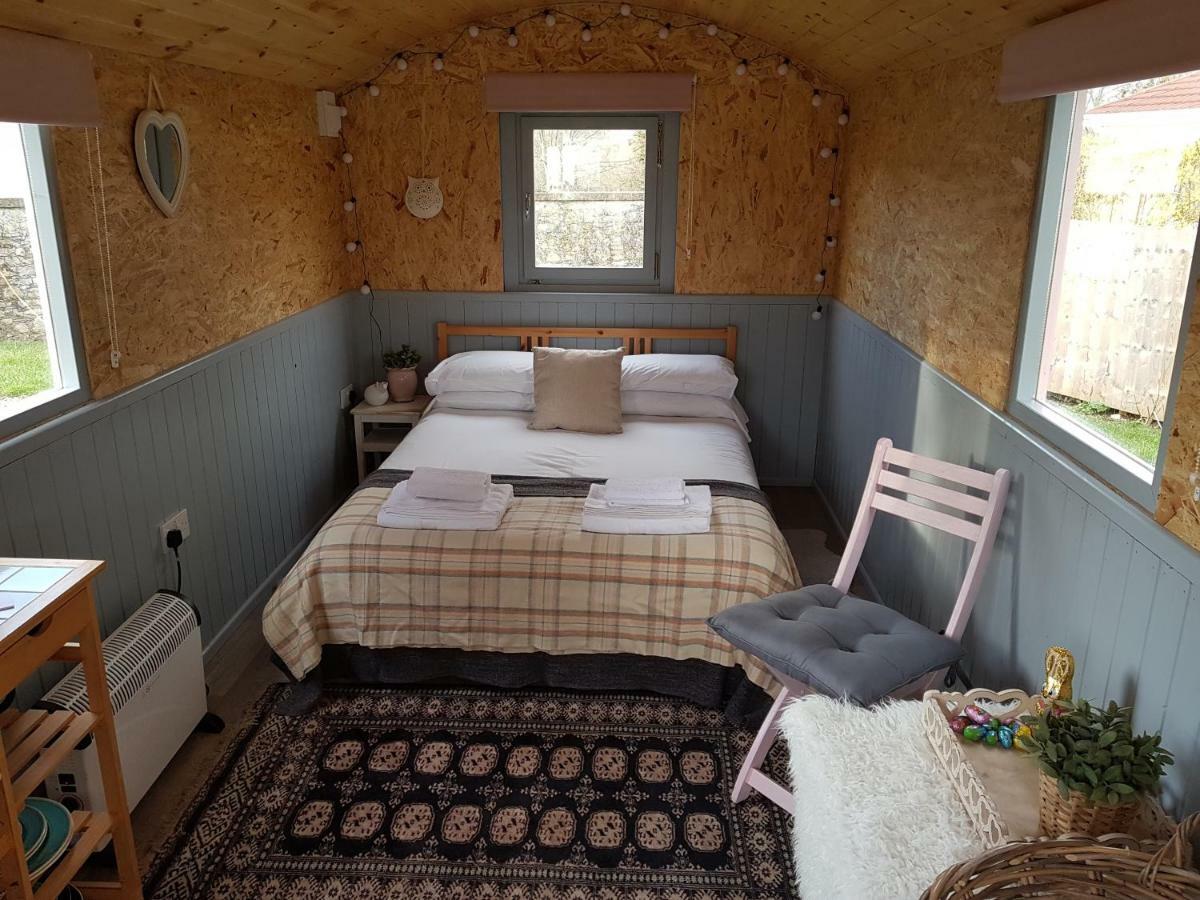Acorn Camping And Caravan Park คลานท์วิท เมเจอร์ ภายนอก รูปภาพ