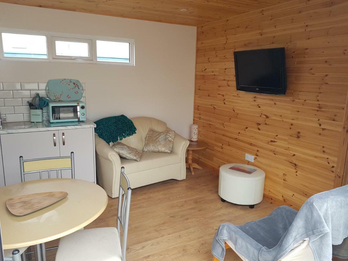 Acorn Camping And Caravan Park คลานท์วิท เมเจอร์ ภายนอก รูปภาพ